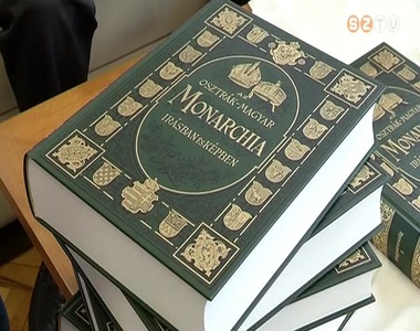 Könyvsorozatot kaptak az iskolák Könyvsorozatot kaptak az iskolák