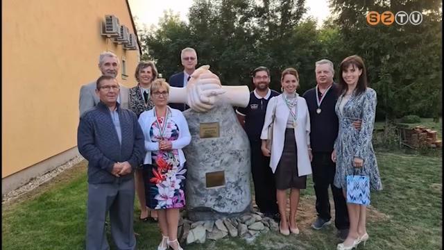 Szobrot avattak Táplánszentkereszten Szobrot avattak Táplánszentkereszten