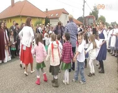 Felvonulással ünnepelték az idei szőlőtermést Lukácsházán Felvonulással ünnepelték az idei szőlőtermést Lukácsházán