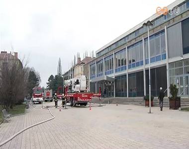 Gyakorlatoztak a t�zolt�k a sporth�zban