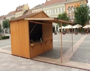 Megny�lt a karnev�li pavilon a F� t�ren