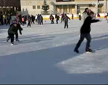 A kt nnep kztt ezren korcsolyztak a Mjgplyn