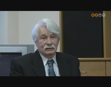 Besz�lget�s Melocco Mikl�s szobr�szm�v�sszel a Berzsenyi K�nyvt�rban