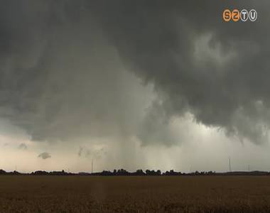 Diónyi méretű jéggel érkezett a vihar Szombathelyre Diónyi méretű jéggel érkezett a vihar Szombathelyre