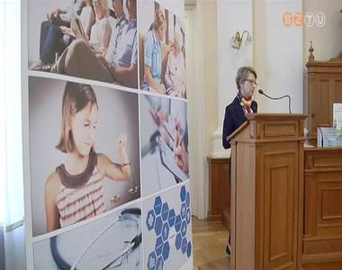 Gyermekjogokr�l sz�l� felvil�gos�t� mesek�nyvet mutattak be a Megyeh�z�n