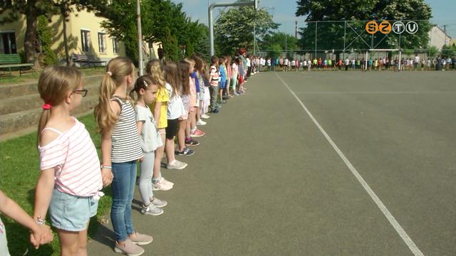 Rendhagyó módon emlékeztek a Nyitra-iskolások a nemzeti összetartozás napjára Rendhagyó módon emlékeztek a Nyitra-iskolások a nemzeti összetartozás napjára