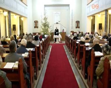 �kumenikus imah�t kezd�d�tt