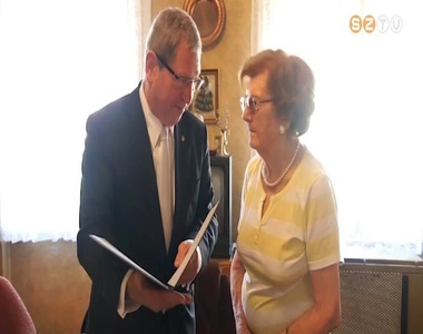 Csiszár Antalnét köszöntötte a polgármester Csiszár Antalnét köszöntötte a polgármester