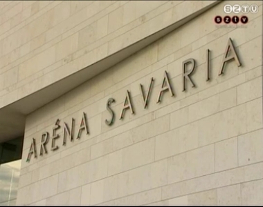 Unihall kontra v�ros