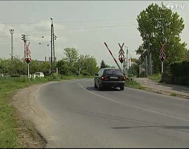 Kezd�dhet a fel�lj�r� �p�t�se