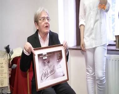 Velem d�szpolg�ra T�r�csi Mari