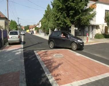 Meg�jult a Laky Demeter utca