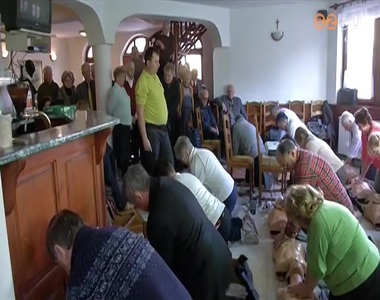 Az Aranykor�ak Egyes�let�nek tagjai tanultak �jra�leszt�st