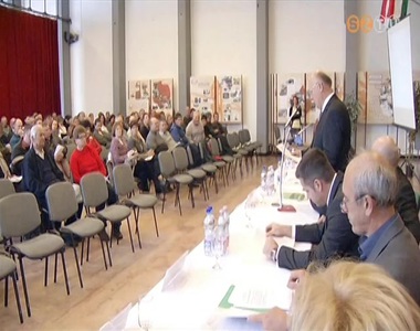 V�pen mutatt�k be az �j f�ldforgalmi t�rv�nyt