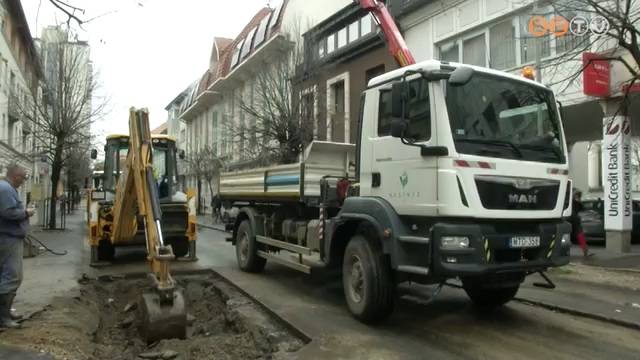 El�rasztotta a v�z a K�szegi utc�t