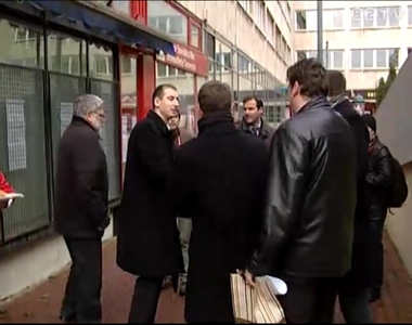 Ajándékot vitt a Jobbik az MSZP-nek
