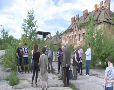 Mintegy k�t tucatnyian vettek r�szt a Husz�r �ti laktanya-bej�r�son