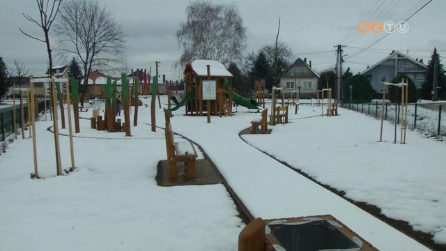 Agrár-hagyományok ihlették Bük új játszóterét. Épült járda és bicikliút is Agrár-hagyományok ihlették Bük új játszóterét. Épült járda és bicikliút is