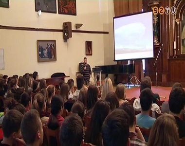 Gad�nyi P�ter vulkanol�gus tartott el�ad�st a Premontrei-gimn�ziumban