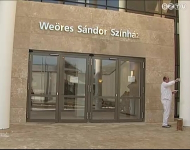 Kettős premier januárban: új színház, új darab 
