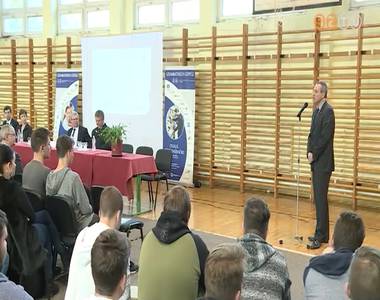 Orsz�gos n�pszer�s�t� kamp�nyt kezdtek a g�p�szk�pz�snek