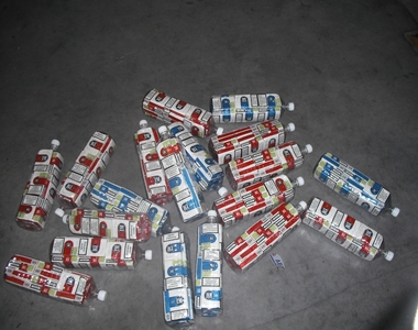 Cigaretta m�anyag flakonokban