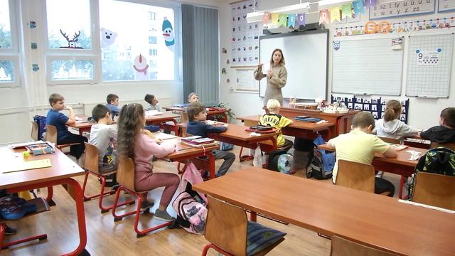 Tanárhiány - Főleg reál szakokra nehéz pedagógust találni, nyugdíjasokat próbálnak visszahívni Tanárhiány - Főleg reál szakokra nehéz pedagógust találni, nyugdíjasokat próbálnak visszahívni