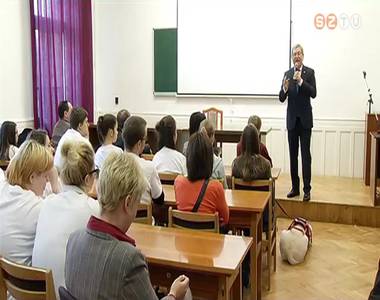 Neked az EG�SZS�G-�GY! c�mmel szerveztek interakt�v bemutat�t az eg�szs�g�gyi f�iskol�n