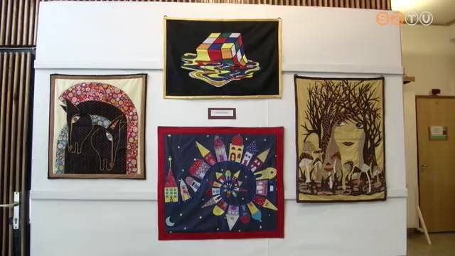 A M�vest�r Egyes�let munk�i l�that�k a Pusk�s Gal�ri�ban