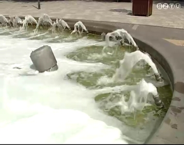 Habzik a Fő téri szökőkút Habzik a Fő téri szökőkút