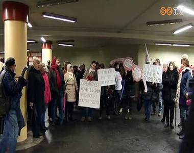 Szombathelyen is t�ntettek a pedag�gusok az oktat�si rendszer �talak�t�s��rt