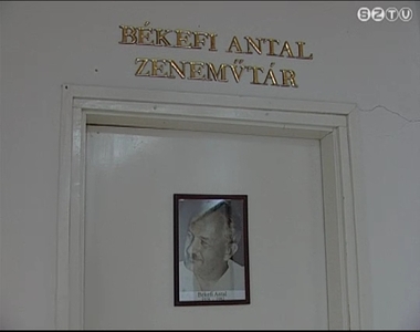 B�kefi-eml�knapok