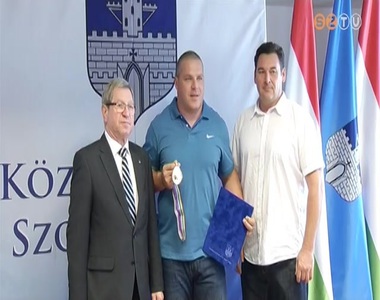 Puskás Tivadar köszöntötte Pars Krisztiánt Puskás Tivadar köszöntötte Pars Krisztiánt