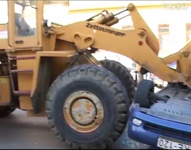 B�r�s�g el�tt a markol�g�pes �mokfut�