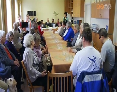 A Feh�r bot napj�nak alkalm�b�l tal�lkoztak a l�t�ss�r�lt emberek