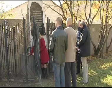 Koszor�z�ssal eml�keztek a roma holocaust �vfordul�j�ra a J�szai Mari �ti eml�khelyen