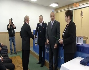 �nnepeltek a rend�r�k