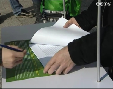 Szombathelyen 2 ezren támogatták az LMP népszavazási kezdeményezését Szombathelyen 2 ezren támogatták az LMP népszavazási kezdeményezését