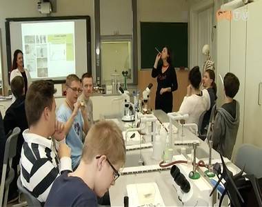 A tudom�nyt �nneplik a KDG-ben