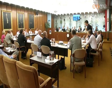 Rendk�v�li k�zgy�l�s