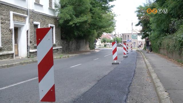 Javítják az úthibákat a Bagolyvárnál Javítják az úthibákat a Bagolyvárnál