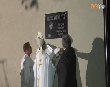 Miszori Zolt�n nev�t viseli a gencsap�ti Szent Jakab-templom el�tti t�r
