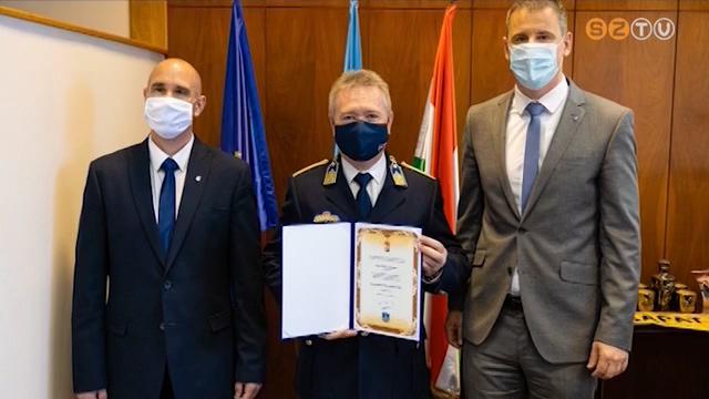 Szombathely Közrendjéért díjat kapott a rendőrség napja alkalmából Gulyás Ferenc rendőrkapitány Szombathely Közrendjéért díjat kapott a rendőrség napja alkalmából Gulyás Ferenc rendőrkapitány