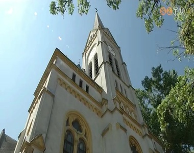 Megsz�p�l az evang�likus templom, a lelk�szi hivatal �s a k�z�ss�gi terem is