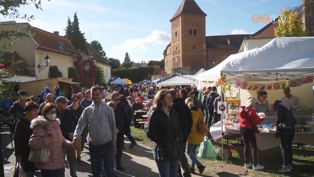 Orsolya-nap - Ínycsiklandó ételek, kézműves portékák és jótékony célok a kőszegi vásáron Orsolya-nap - Ínycsiklandó ételek, kézműves portékák és jótékony célok a kőszegi vásáron