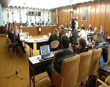 Gyorsan p�r�gtek az esem�nyek az �prilisi k�zgy�l�sen