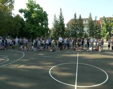 Új kosárlabdapálya épült a Bolyai iskola udvarán Új kosárlabdapálya épült a Bolyai iskola udvarán