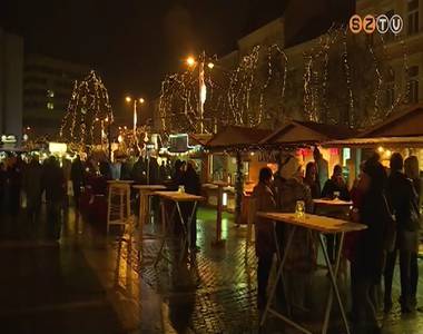Megny�lt az Adventi v�s�r