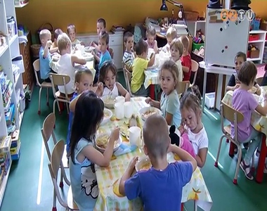 Kib�v�lt az ingyenes �vodai �s b�lcs�dei �tkez�sre jogosultak k�re