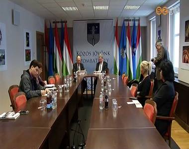 Sajt�t�j�koztat�n ismertett�k az okt�ber 23-i programokat